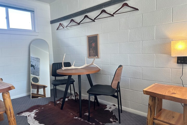 Elk Antler Inn