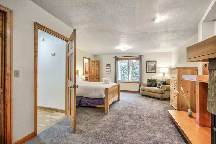 5BD Mountain Getawayhot Tub & Foosball