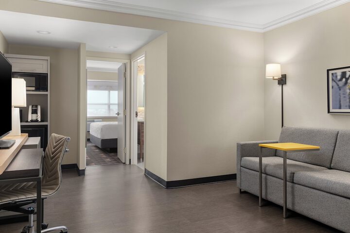 Holiday Inn Hotel & Suites Oakville at Bronte by IHG