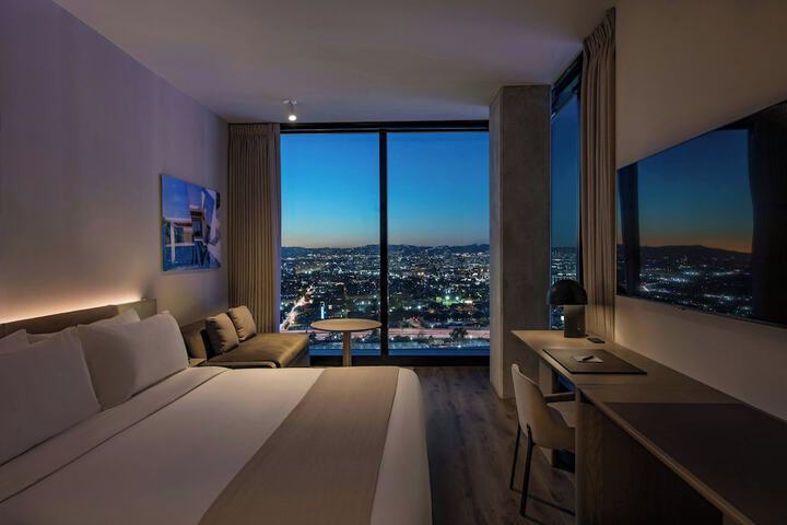 Room 35 of 104