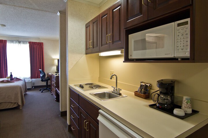 Coshocton Village Inn and Suites