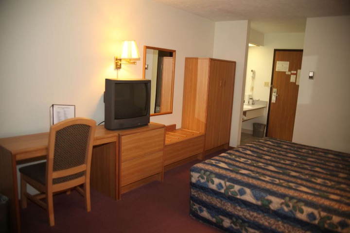 Room 33 of 40