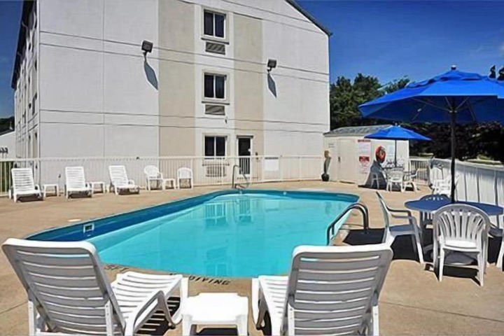 Pool 6 of 37