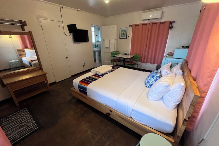 Room 27 of 44