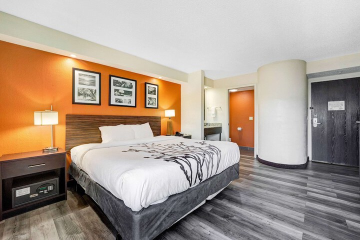 Room 19 of 25