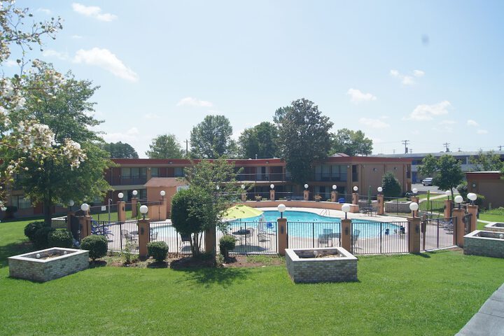 Hotel Exterior 106 of 110