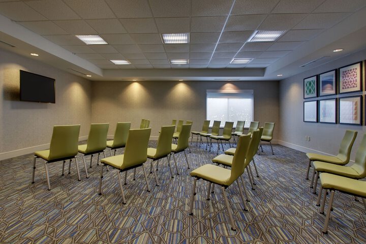 Holiday Inn Express & Suites Morris by IHG