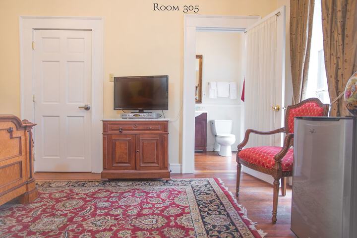 Room 34 of 170