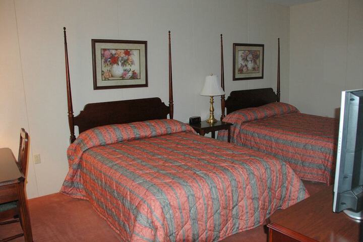Lockport Inn & Suites