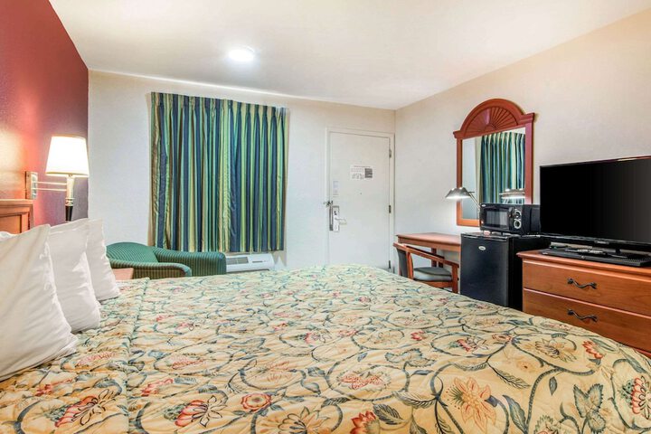 Room 17 of 23
