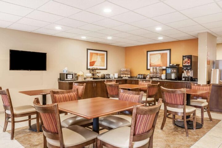 MICROTEL INN & SUITES BY WYNDHAM VERONA
