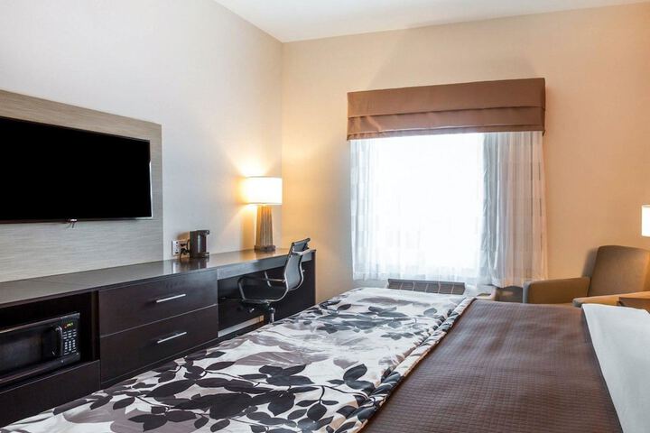 Room 15 of 32