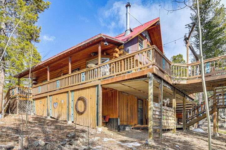 Deck Fire Pit & Grill: Log Cabin in Black Hawk