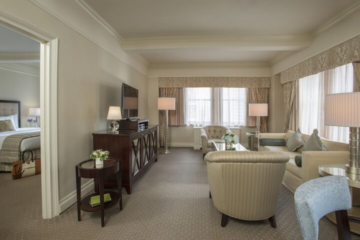 Room 27 of 40