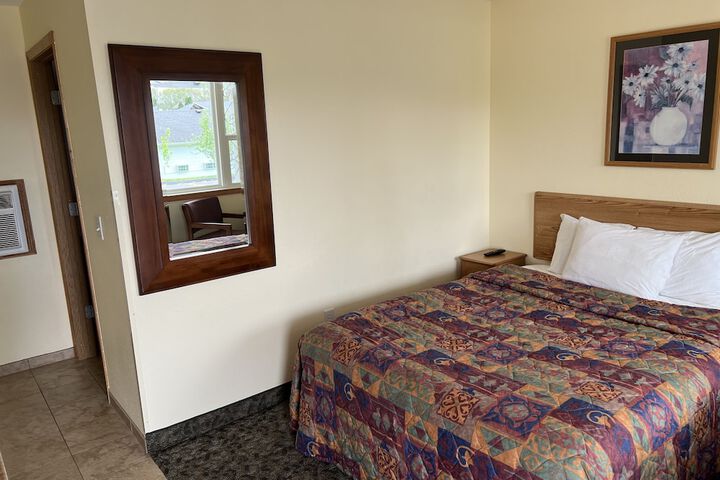 Room 384 of 443