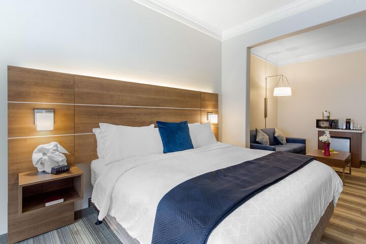 Room 34 of 62
