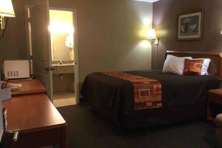 Room 6 of 17