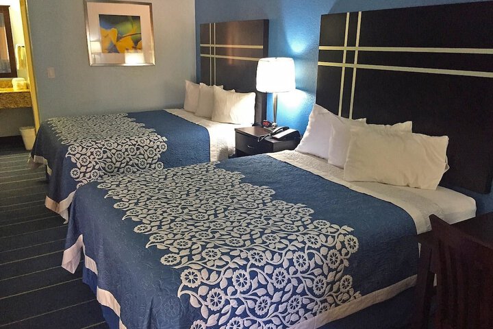Room 9 of 18