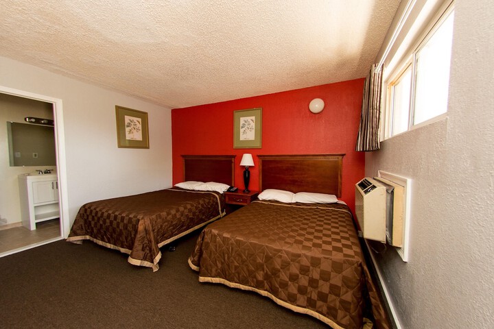 Room 10 of 29