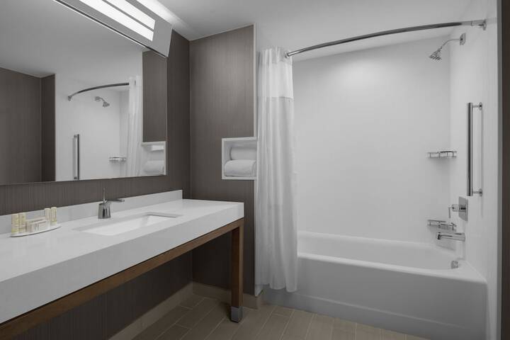 Room 25 of 53