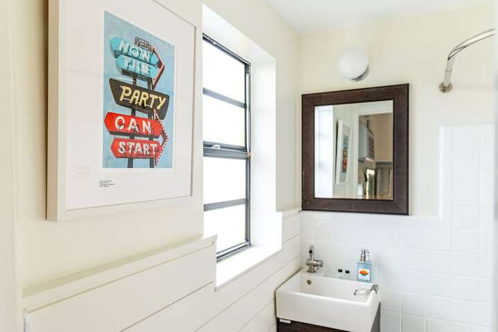 Room 42 of 142