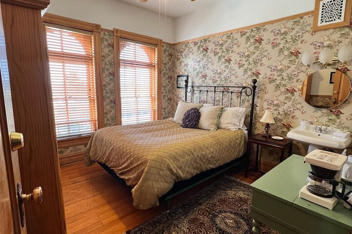 Room 44 of 80