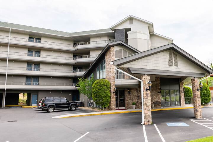 Twin Mountain Inn & Suites