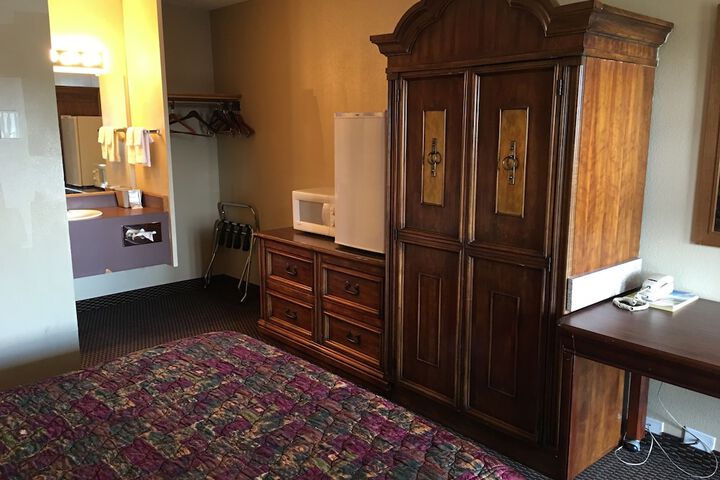 Room 16 of 33