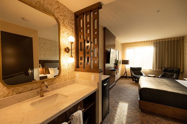 Room 30 of 98