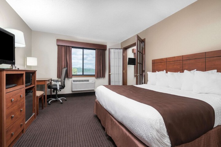 AmericInn by Wyndham Lake City