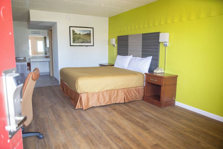 Room 7 of 14