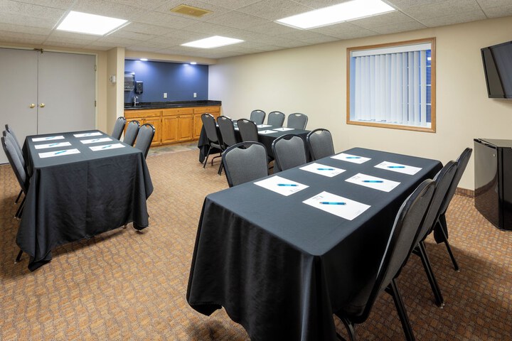 Paynesville Inn & Suites