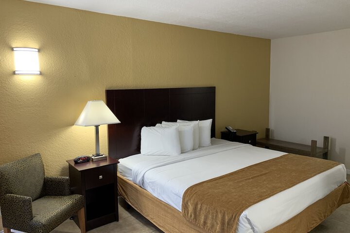 Room 34 of 167