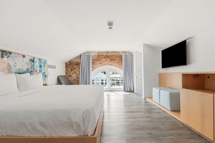 Room 21 of 164