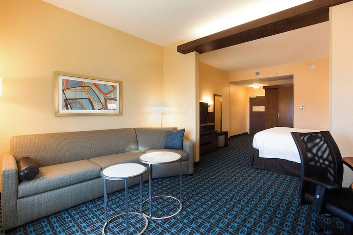 Room 10 of 28