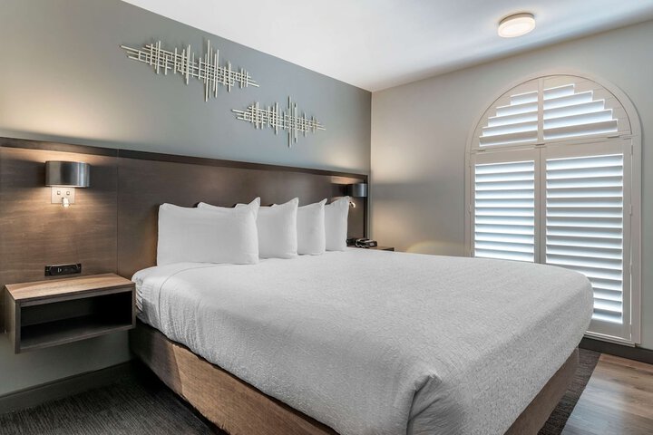 Room 32 of 42