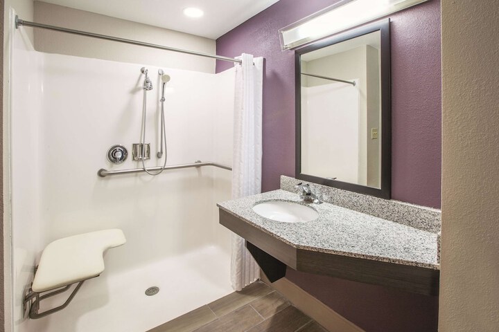La Quinta Inn & Suites by Wyndham Mechanicsburg - Harrisburg