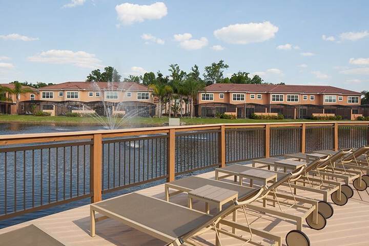 Sundeck 29 of 32