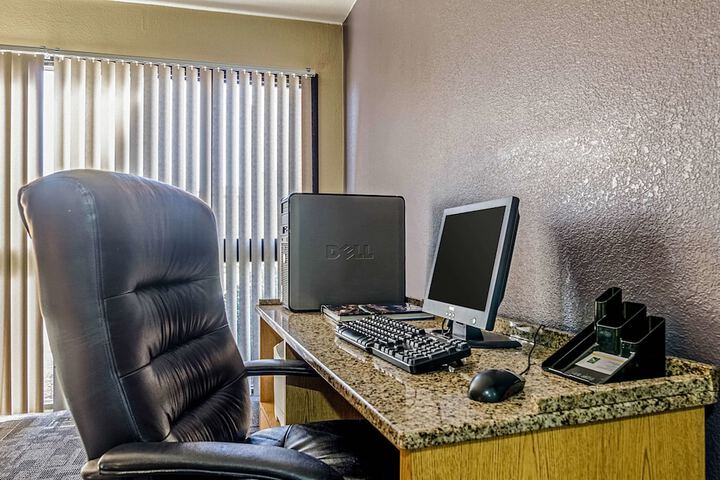 Business Center 34 of 36