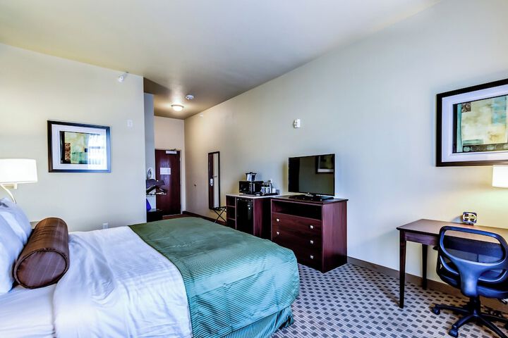 Cobblestone Inn & Suites - Waverly