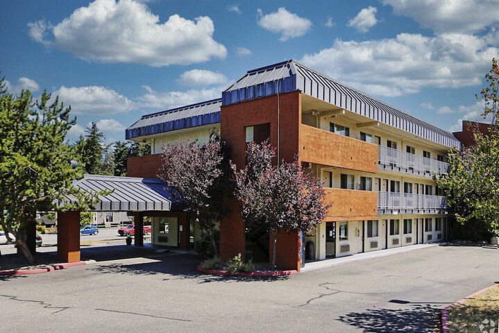 Olympic Inn & Suites