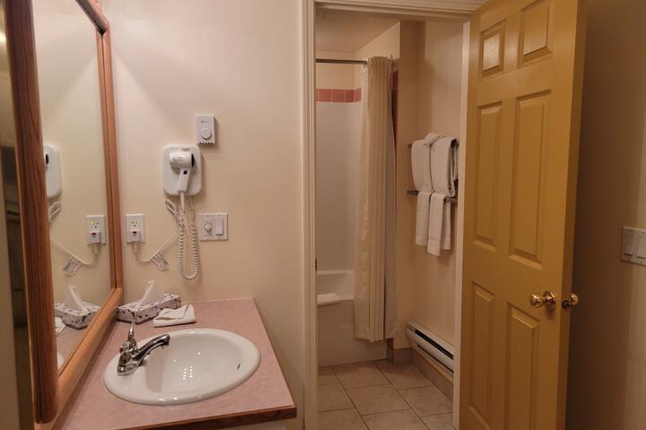 Room 34 of 48