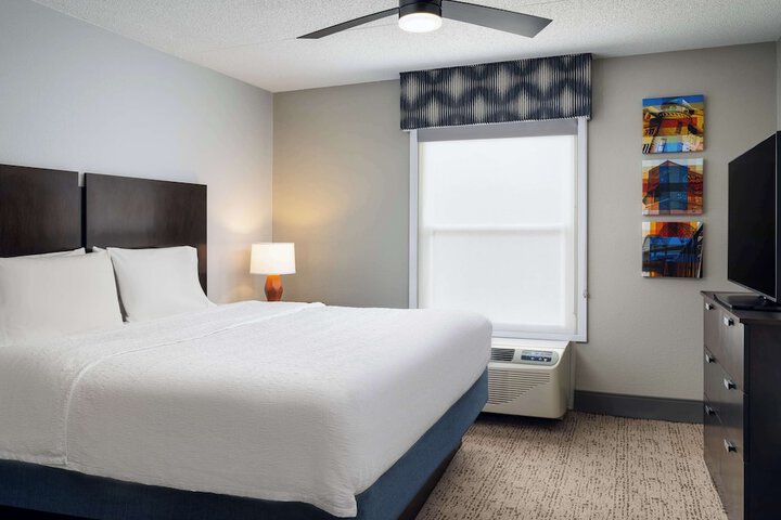 Room 32 of 64