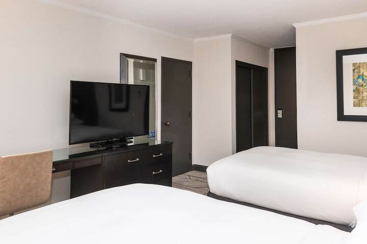 DoubleTree by Hilton Newark Penn Station