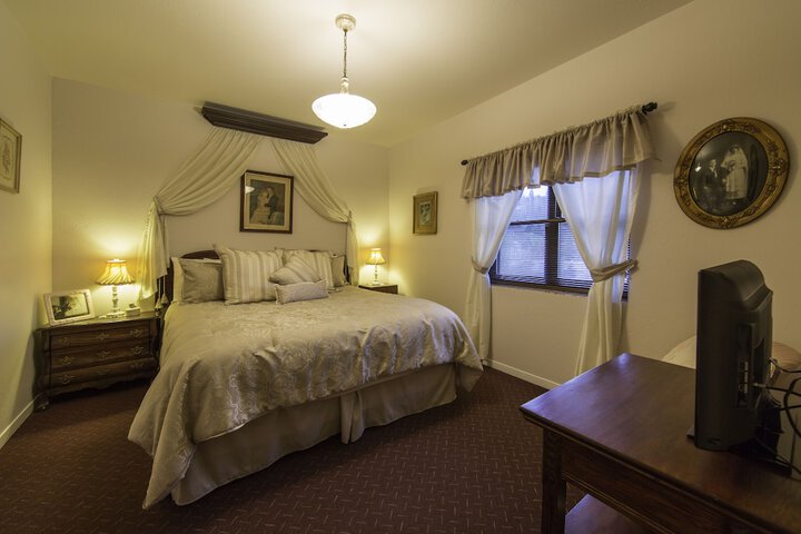 Room 19 of 38