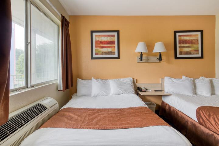 Days Inn by Wyndham New Philadelphia