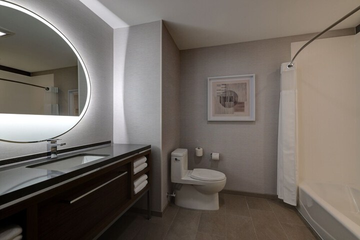 Courtyard by Marriott Iowa City University Heights