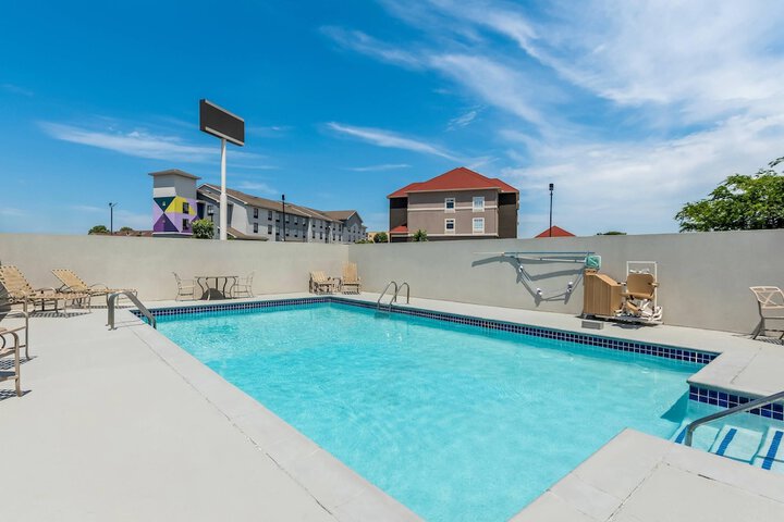 Quality Inn Shawnee North I-40