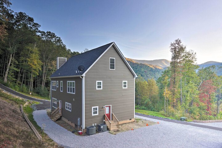 Family Holiday Retreat! Mtn-view Blue Ridge Home