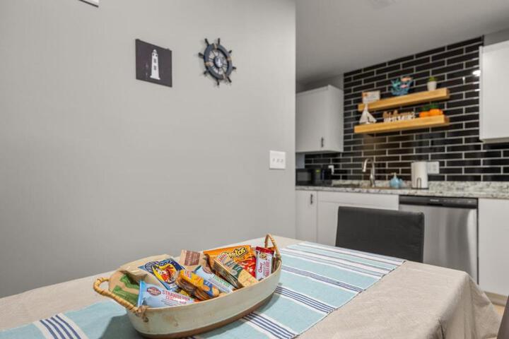 Lakeside Bliss 2BR 1BA with All Modern Comforts